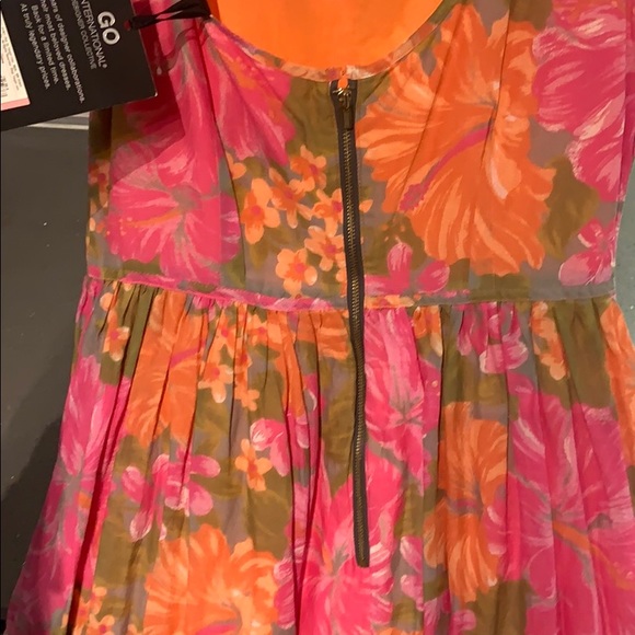 Floral fit and flare daytime dress. New with tags! - Picture 3 of 7